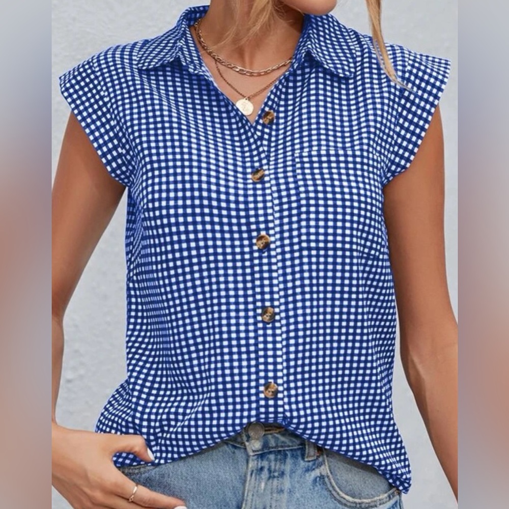 Women’s shirt sleeveless with pocket blue /white. 8/10 Large NWT